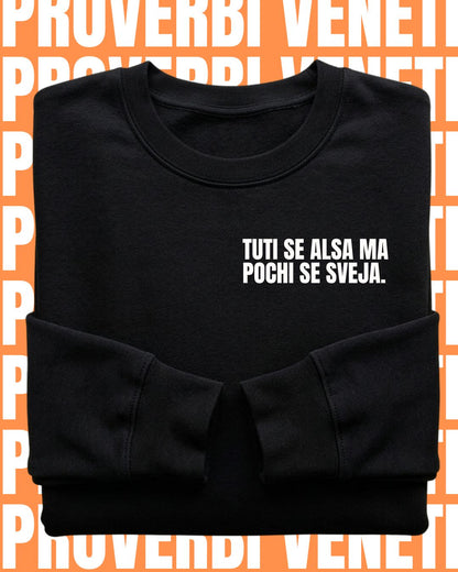 Felpa TUTI SE ALSA MA POCHI SE SVEJA