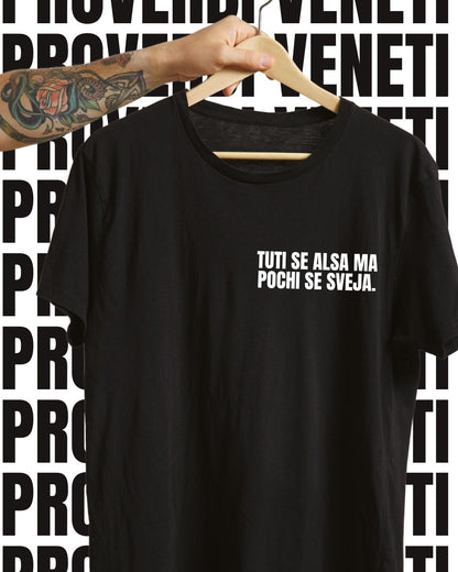 T-shirt TUTI SE ALSA MA POCHI SE SVEJA