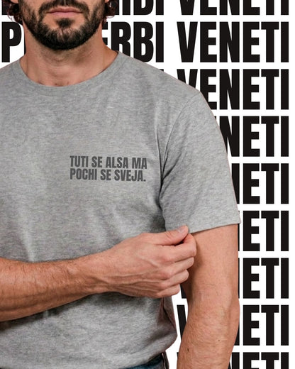 T-shirt TUTI SE ALSA MA POCHI SE SVEJA